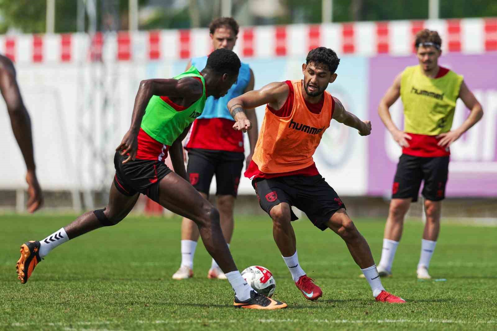 Samsunspor, Ebrima Ceesay ile 3 yıllık s&ouml;zleşme imzaladı
