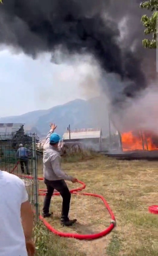 İspir’de ormanlık alandaki evde yangın