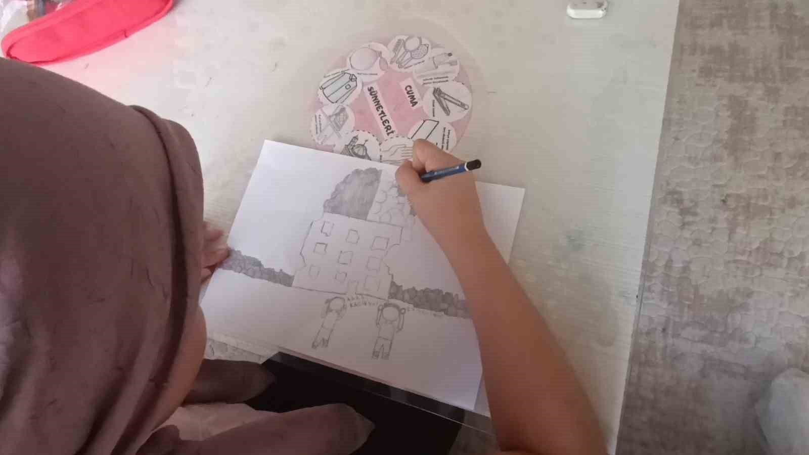 Anamur’da Yaz Kur’an Kursu öğrencilerinden Gazze’ye çizimli destek