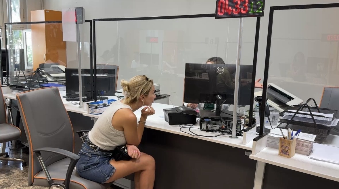 İstanbul&rsquo;da ehliyet yenilemede son g&uuml;n telaşı, vatandaşlar yoğunluk oluşturdu
