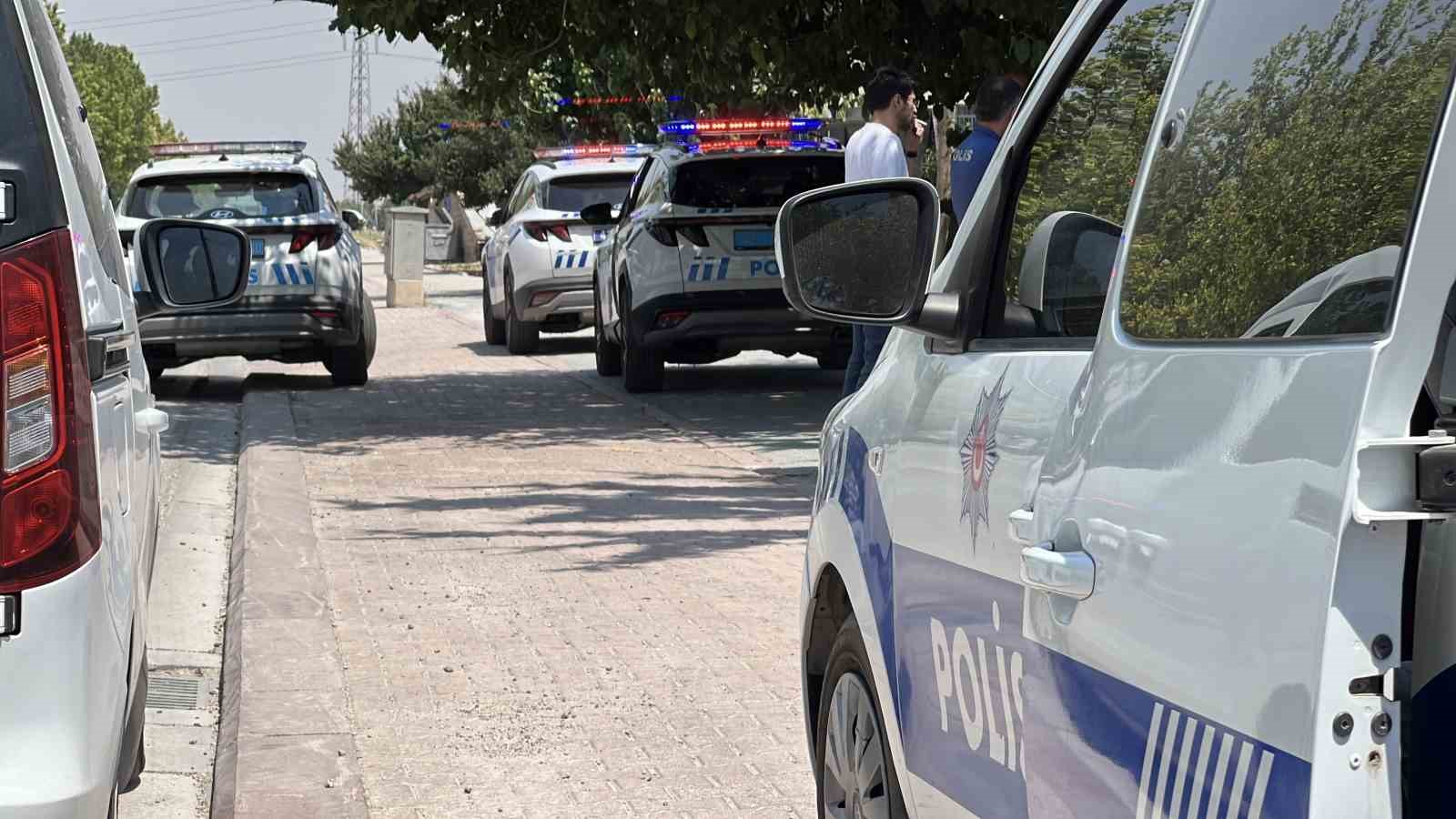 Boşanma aşamasındaki eşi ve kayınbiraderini bı&ccedil;akla yaraladı
