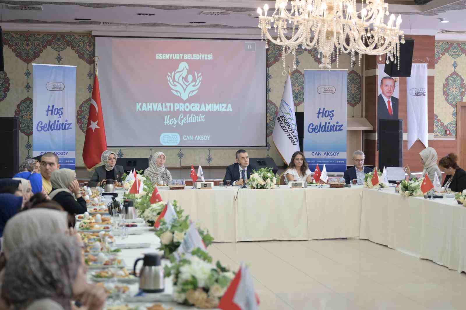 Esenyurt Belediye Başkan Vekili Can Aksoy &ouml;zel gereksinimli bireylerin anneleriyle kahvaltıda buluştu
