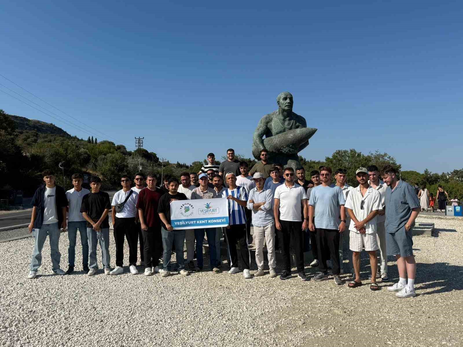 Yeşilyurt Gen&ccedil; Meclis &Uuml;yeleri &Ccedil;anakkale&rsquo;de tarihi mekanları inceledi
