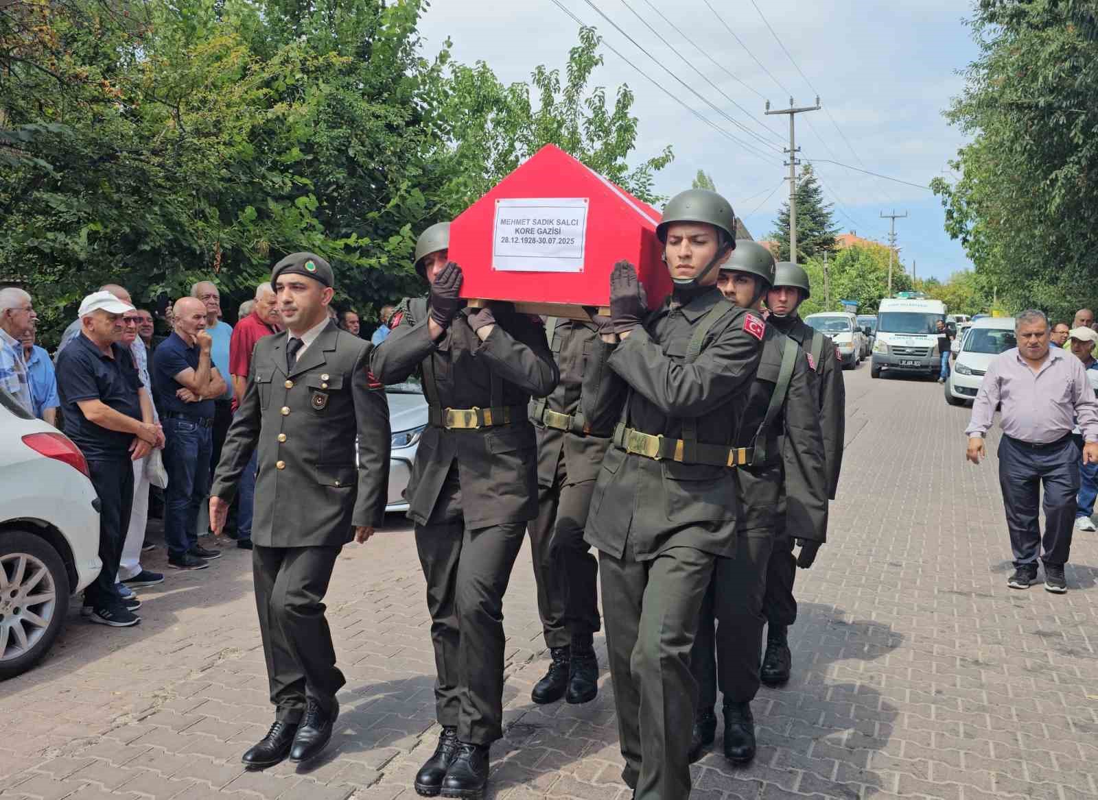 97 yaşında hayatını kaybeden Kore gazisi son yolculuğuna uğurlandı