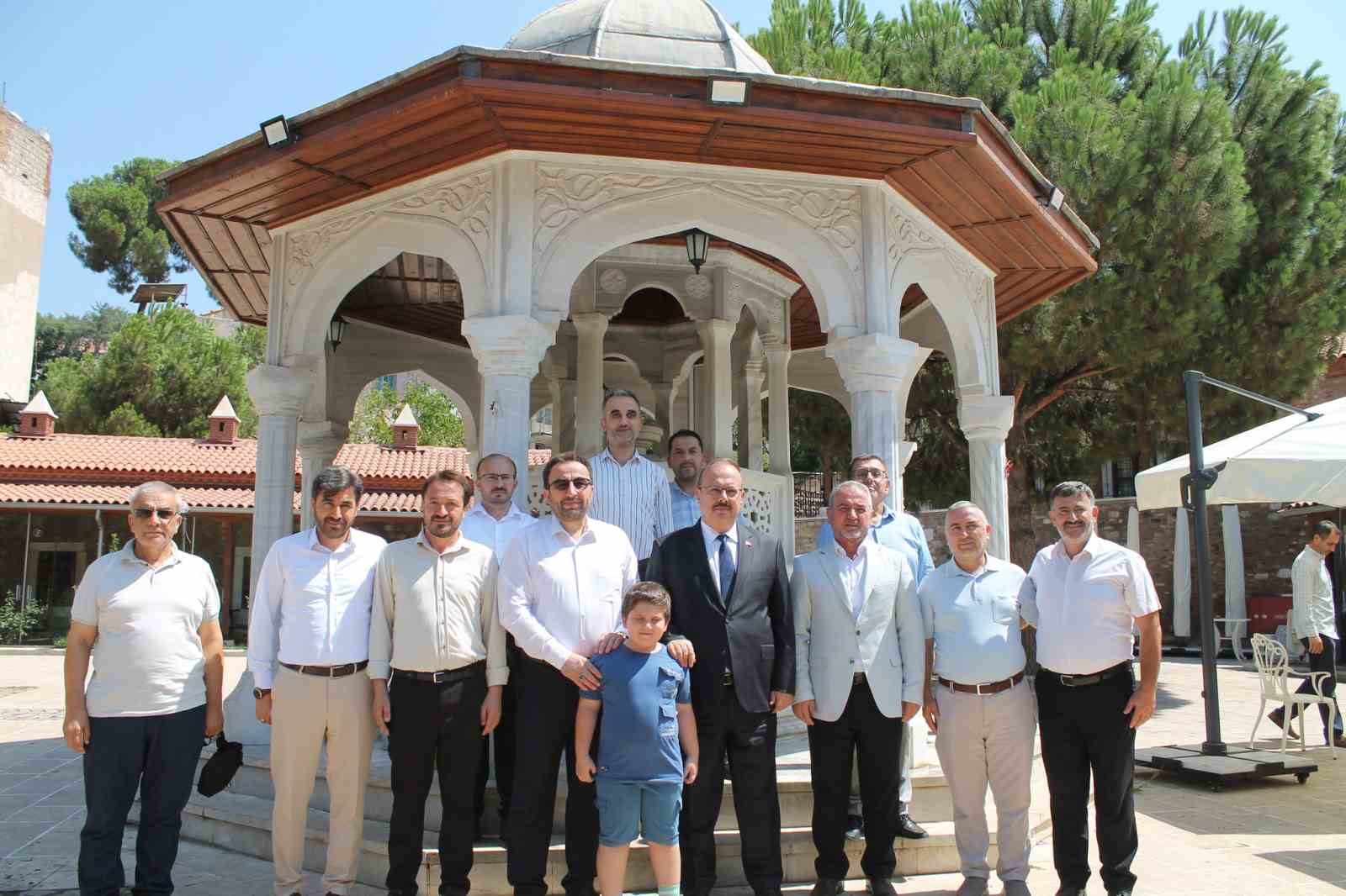 Vali Canbolat, Nasuh Paşa Külliyesi’nde öğrencilerle bir araya geldi