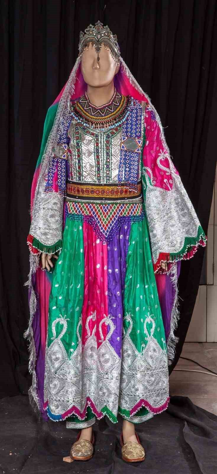 Osmanlı halk giysileri &Ccedil;eşme Kalesi&rsquo;nde sergilenecek
