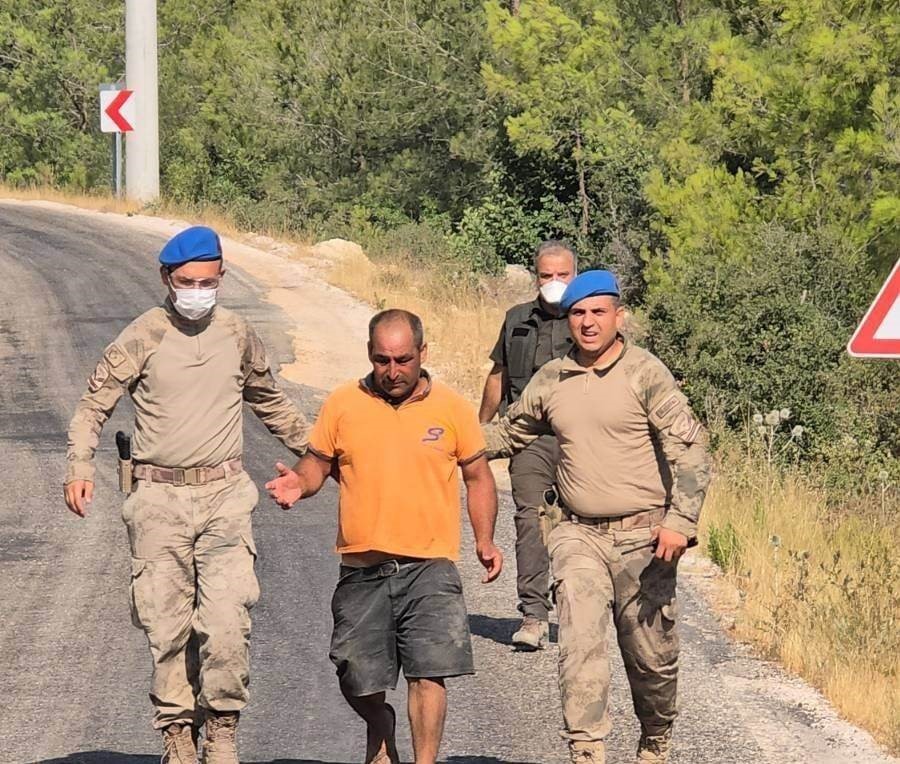 Mersin&rsquo;deki orman yangınında jandarma ekipleri aktif rol aldı
