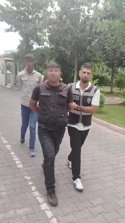 Kırmızı ışıkta sürücülere korku salan şüpheliler yakalandı