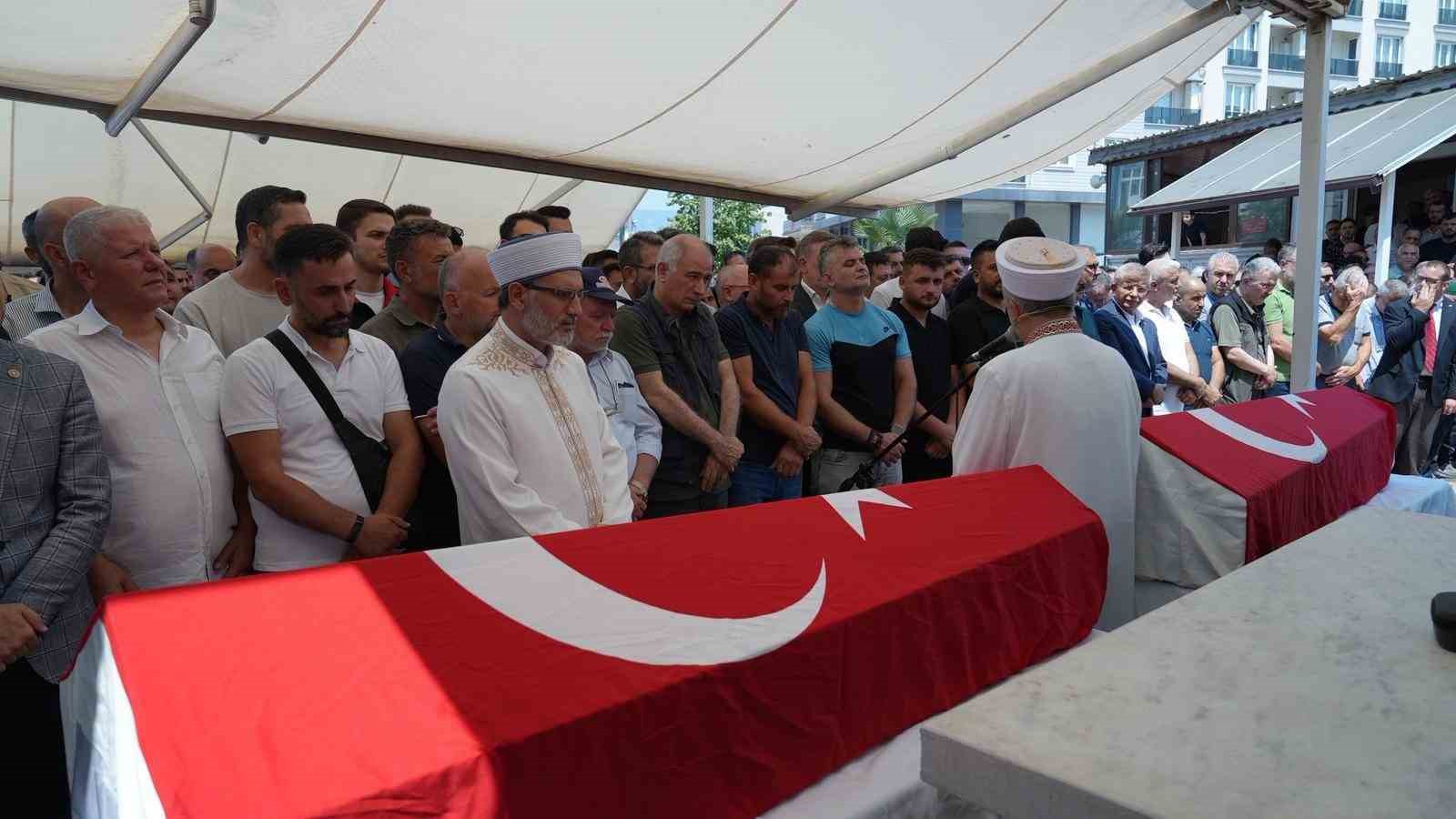 Yangın şehitleri başkana sarılıp ayran ikram etmişler