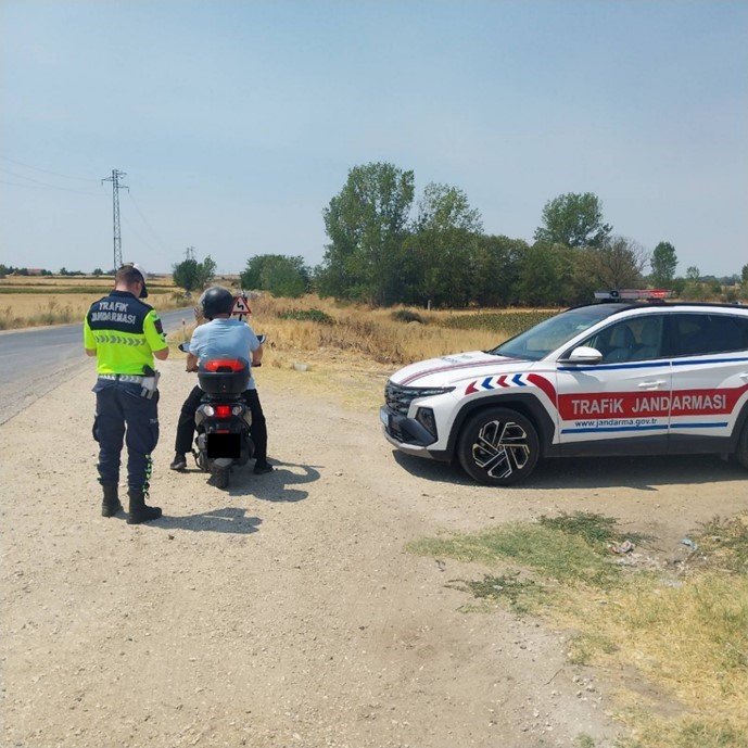 Kırklareli’nde trafik denetimi: 241 araç ve sürücüye işlem yapıldı
