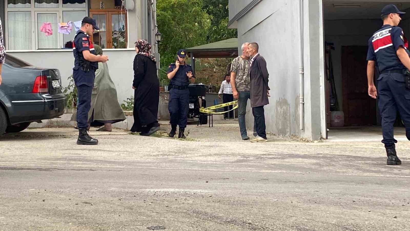 Yaralı halde ev baskınına gitti, 4 kişiyi yaraladı
