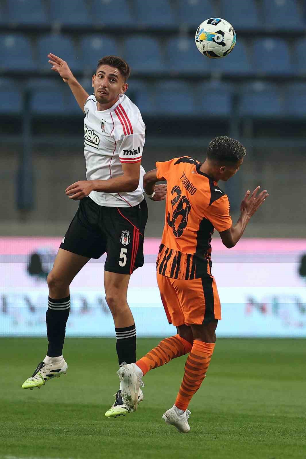 UEFA Avrupa Ligi: Shakhtar Donetsk: 2 - Beşiktaş: 0 (İlk yarı)
