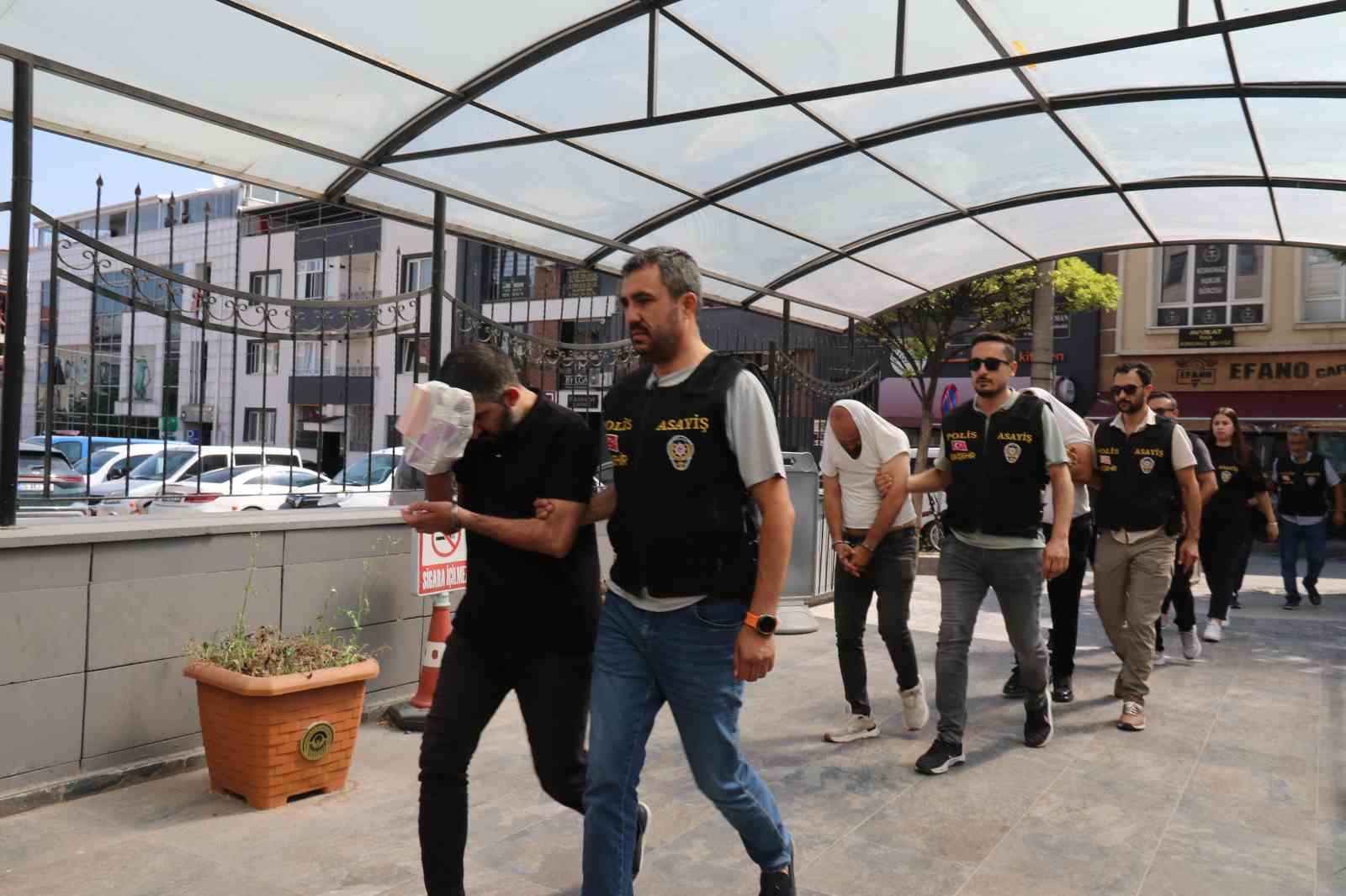 Dubl&ouml;r kullanarak 10 milyon TL dolandıran 5 ş&uuml;pheli tutuklandı
