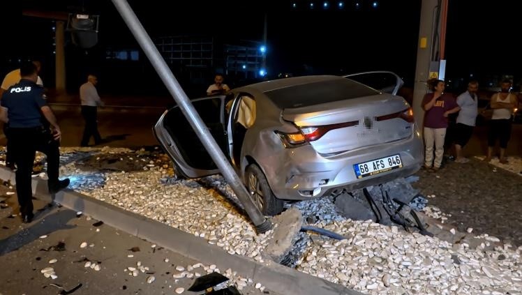 Aksaray&rsquo;da iki ara&ccedil; &ccedil;arpıştı: 7 yaralı
