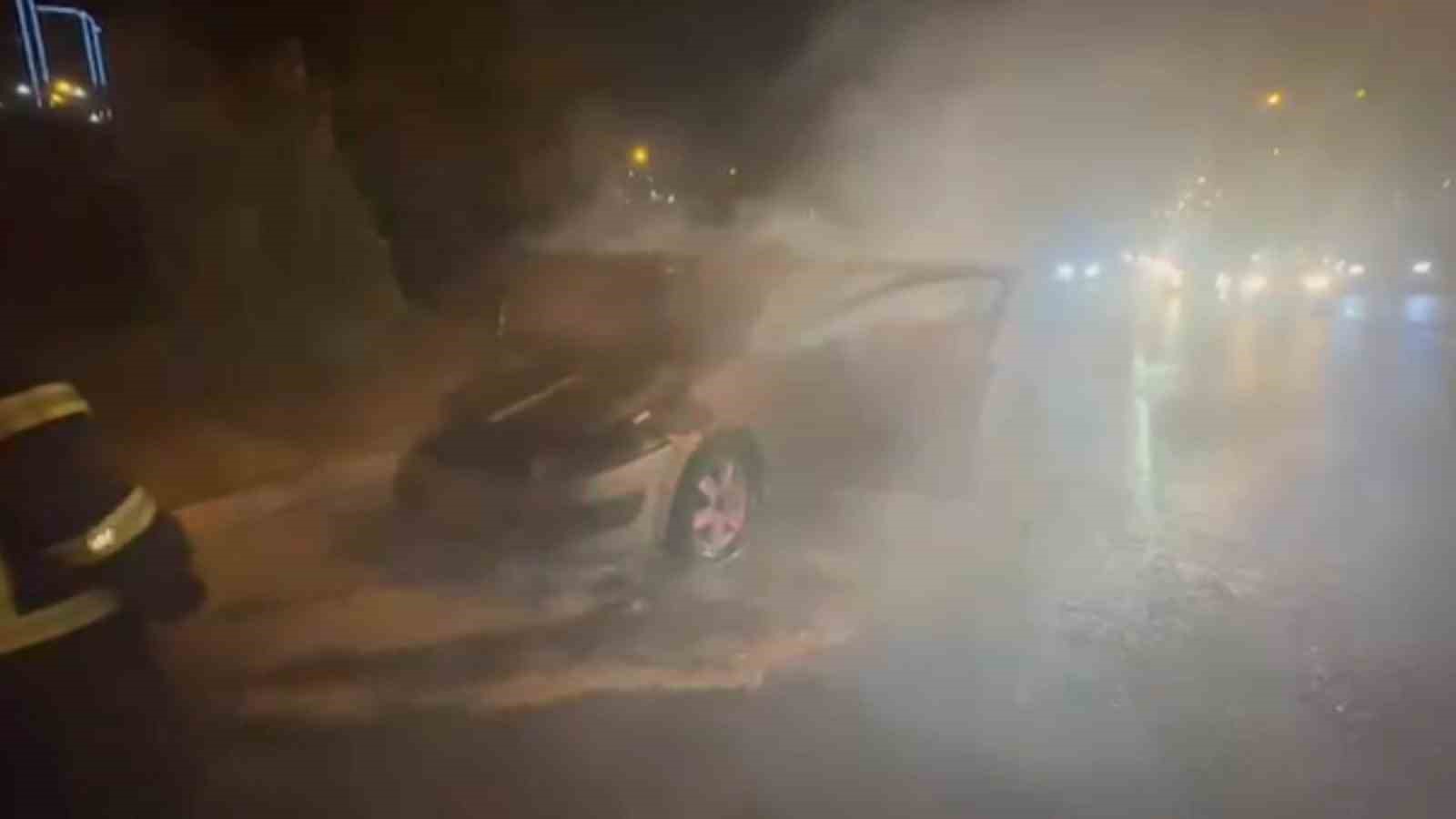 Şanlıurfa’da otomobil yanarak kullanılamaz hale geldi