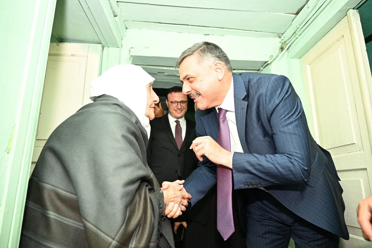 102 yaşındaki Mühibe Nine’ye vefa ziyareti