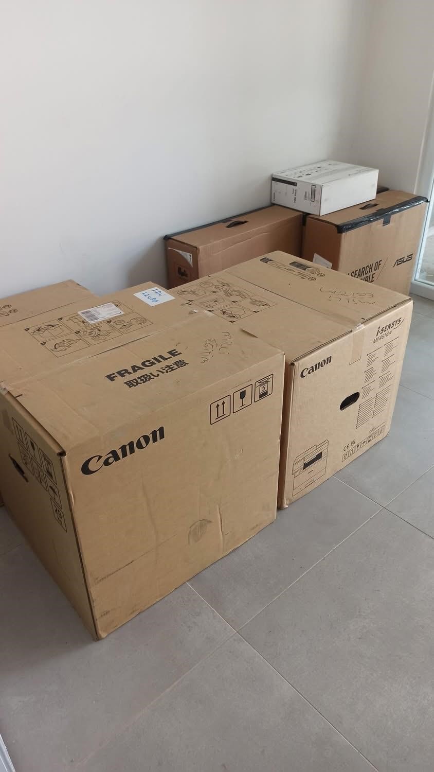 Sarıg&ouml;l&rsquo;de yapımı tamamlanan iki okula yeni ara&ccedil;lar g&ouml;nderildi
