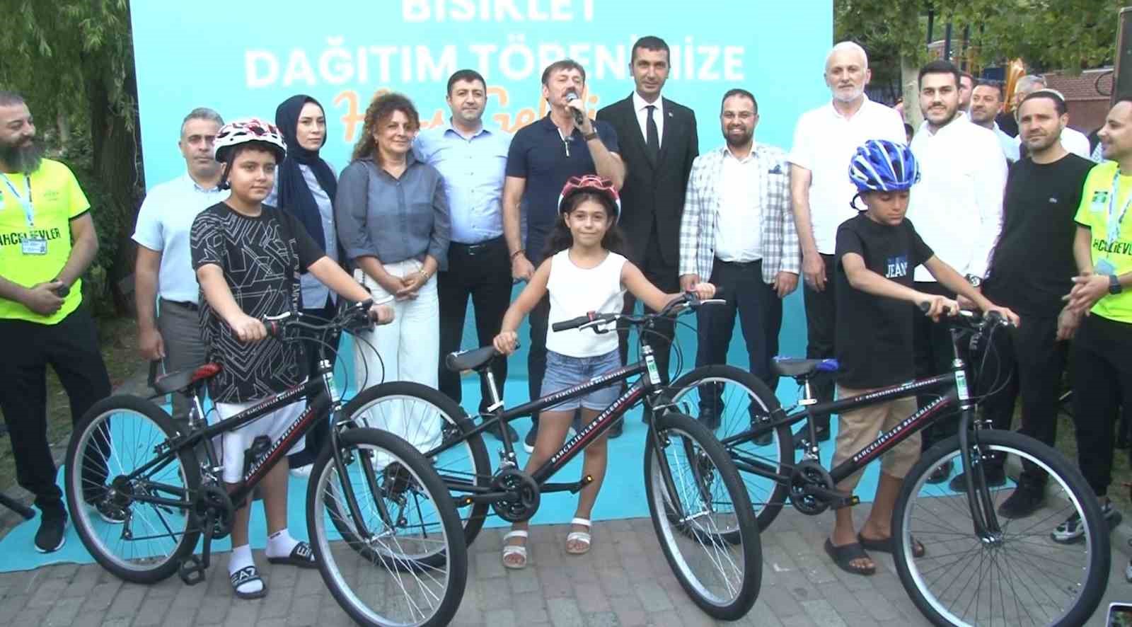 Bah&ccedil;elievler&rsquo;de 100 &ccedil;ocuk daha bisiklet sahibi oldu
