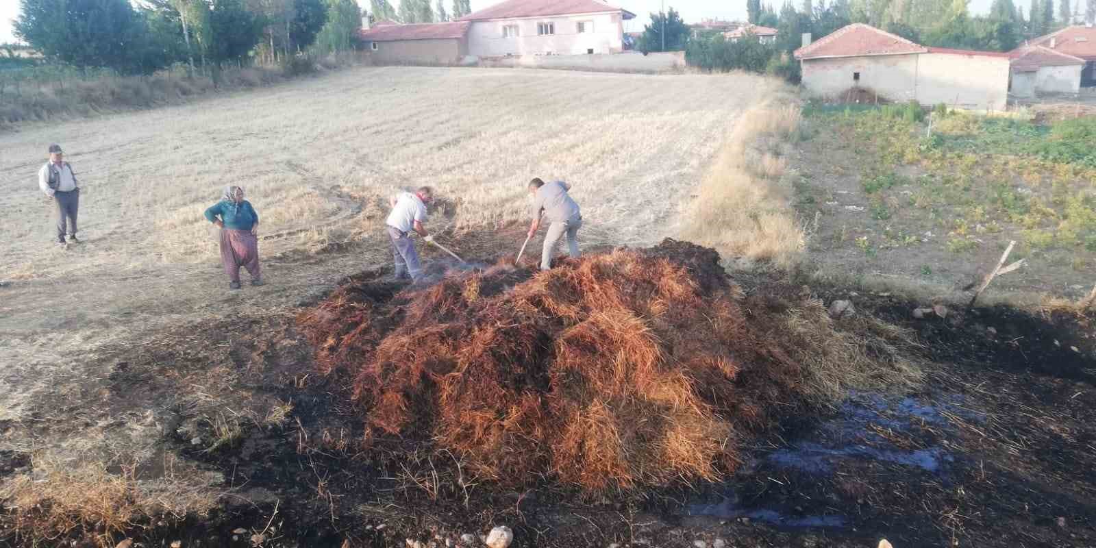 Çorum’da tarlada çıkan yangında 300 adet balya kül oldu