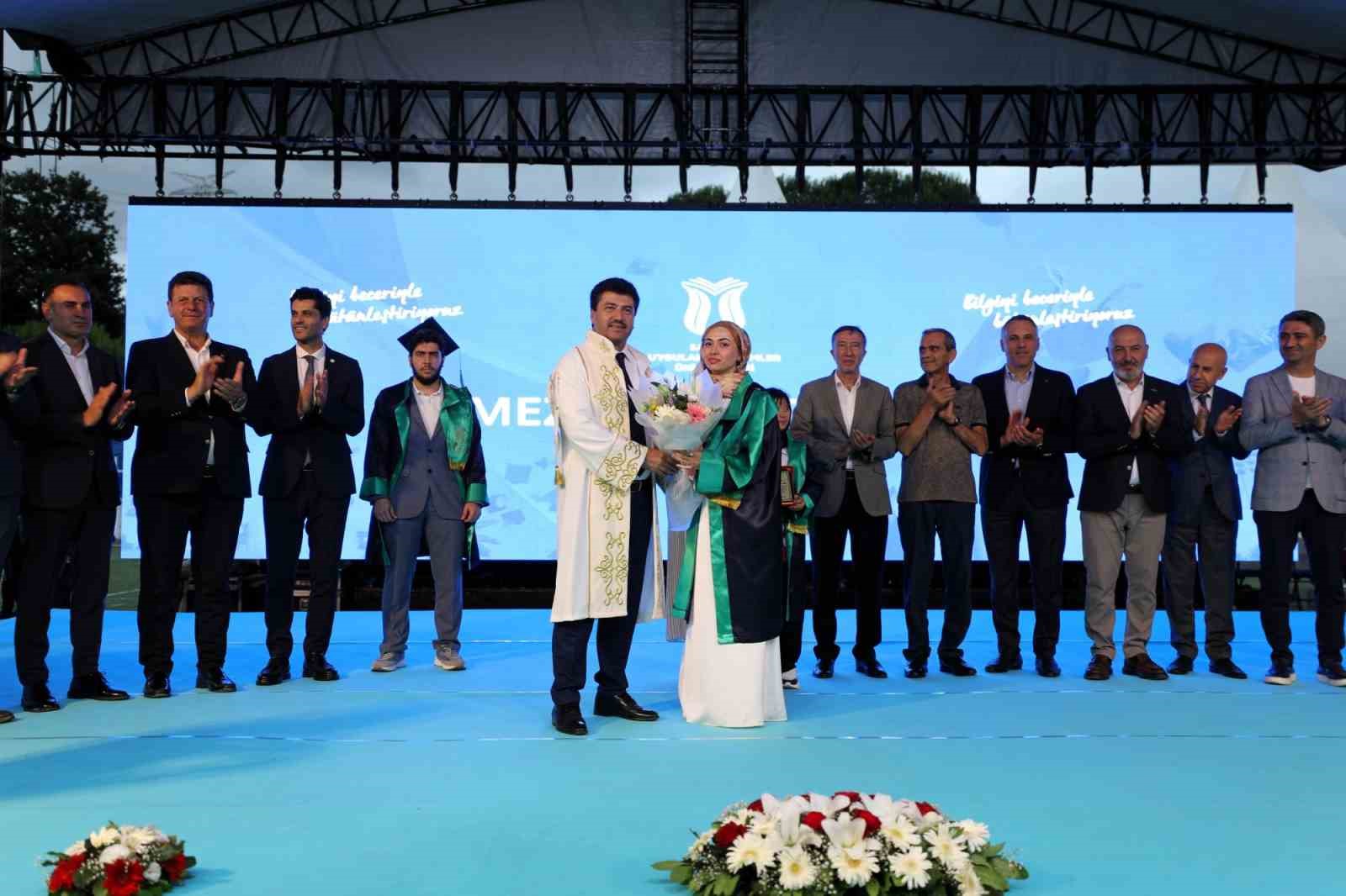 SUB&Uuml; 3 bin 263 &ouml;ğrencisini coşkulu t&ouml;renle mezun etti
