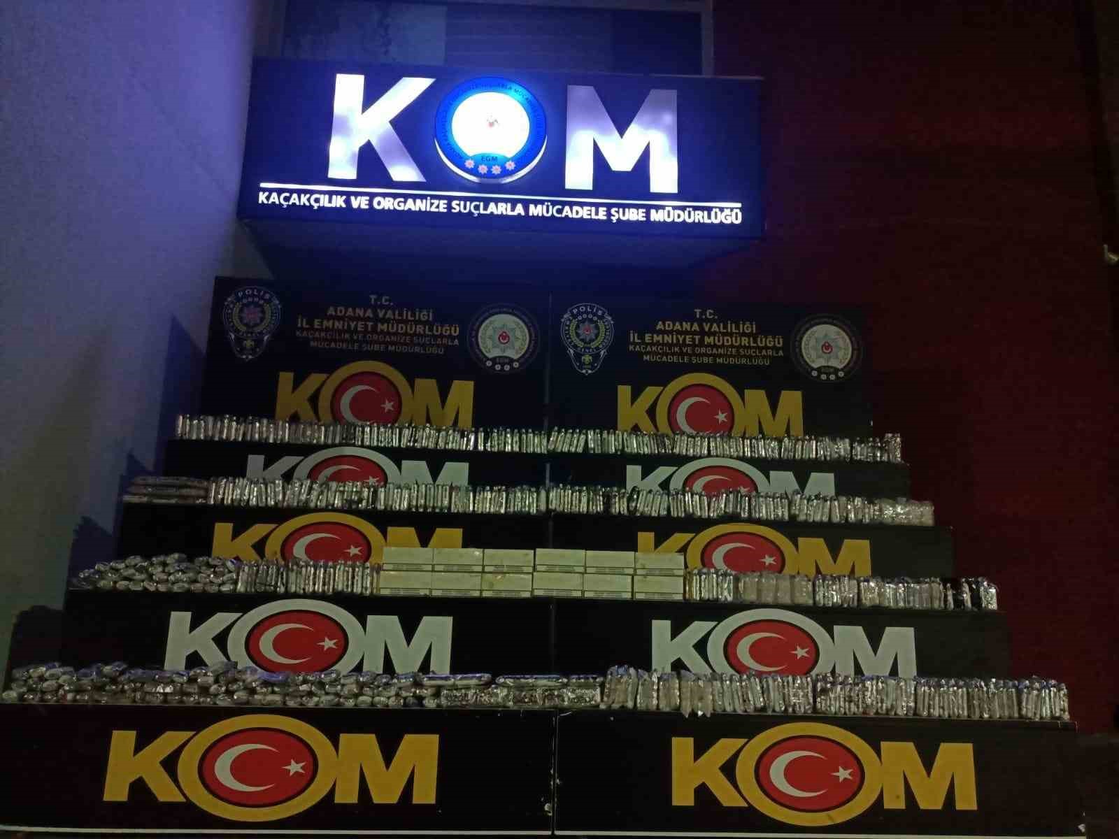 Otobüs zeminine zulalanmış 990 kaçak elektronik sigara ele geçirildi