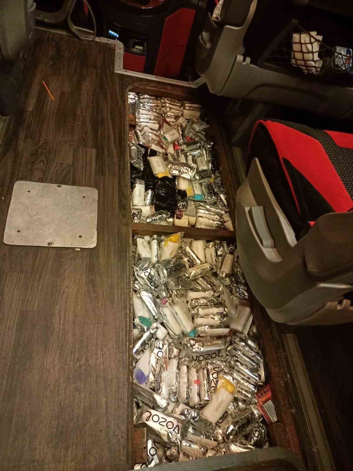 Otobs zeminine zulalanm 990 kaak elektronik sigara ele geirildi
