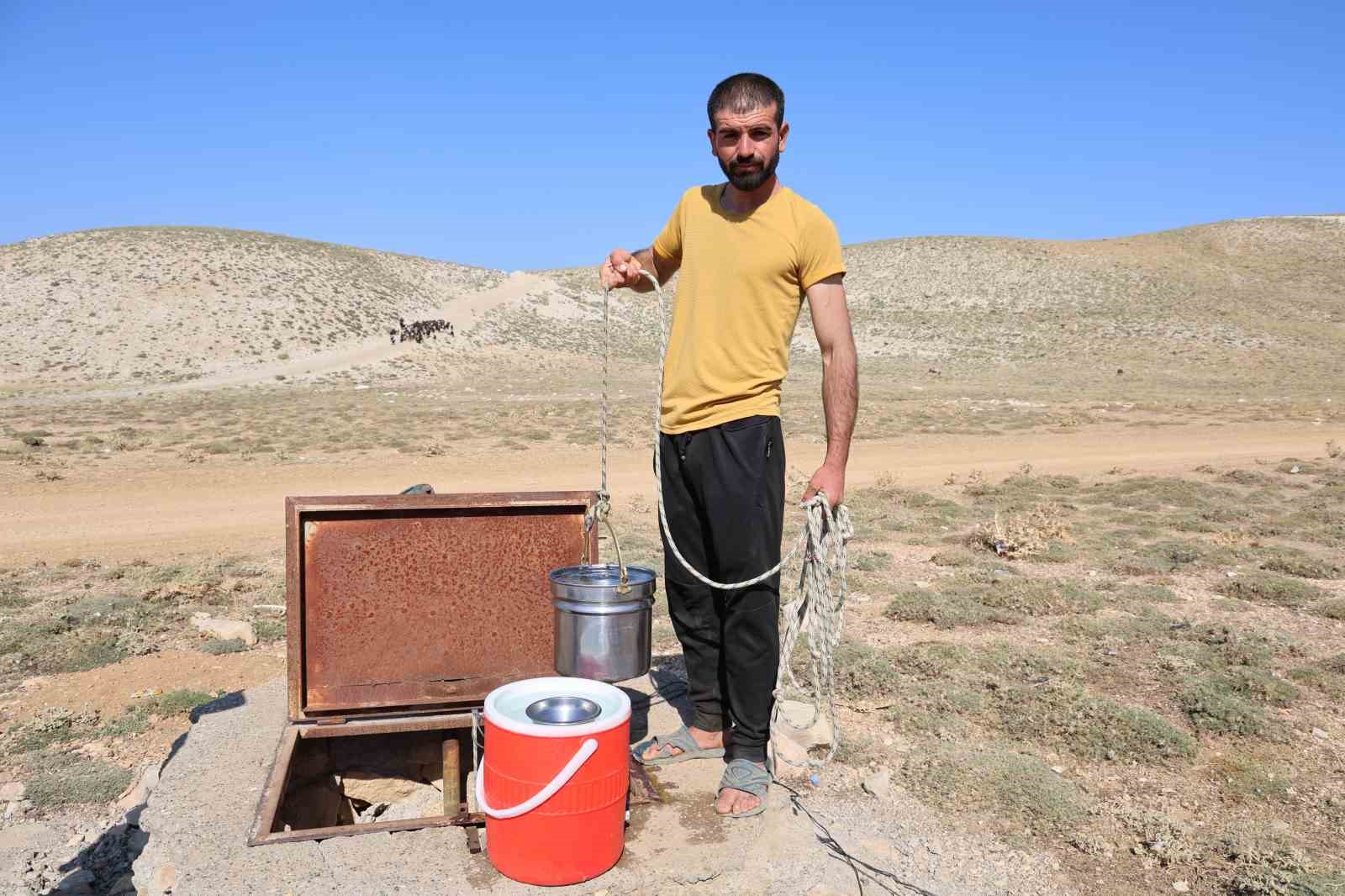 Kahramanmaraş&rsquo;ta konarg&ouml;&ccedil;erler Ahır Dağı zirvesindeki yerlerini aldı
