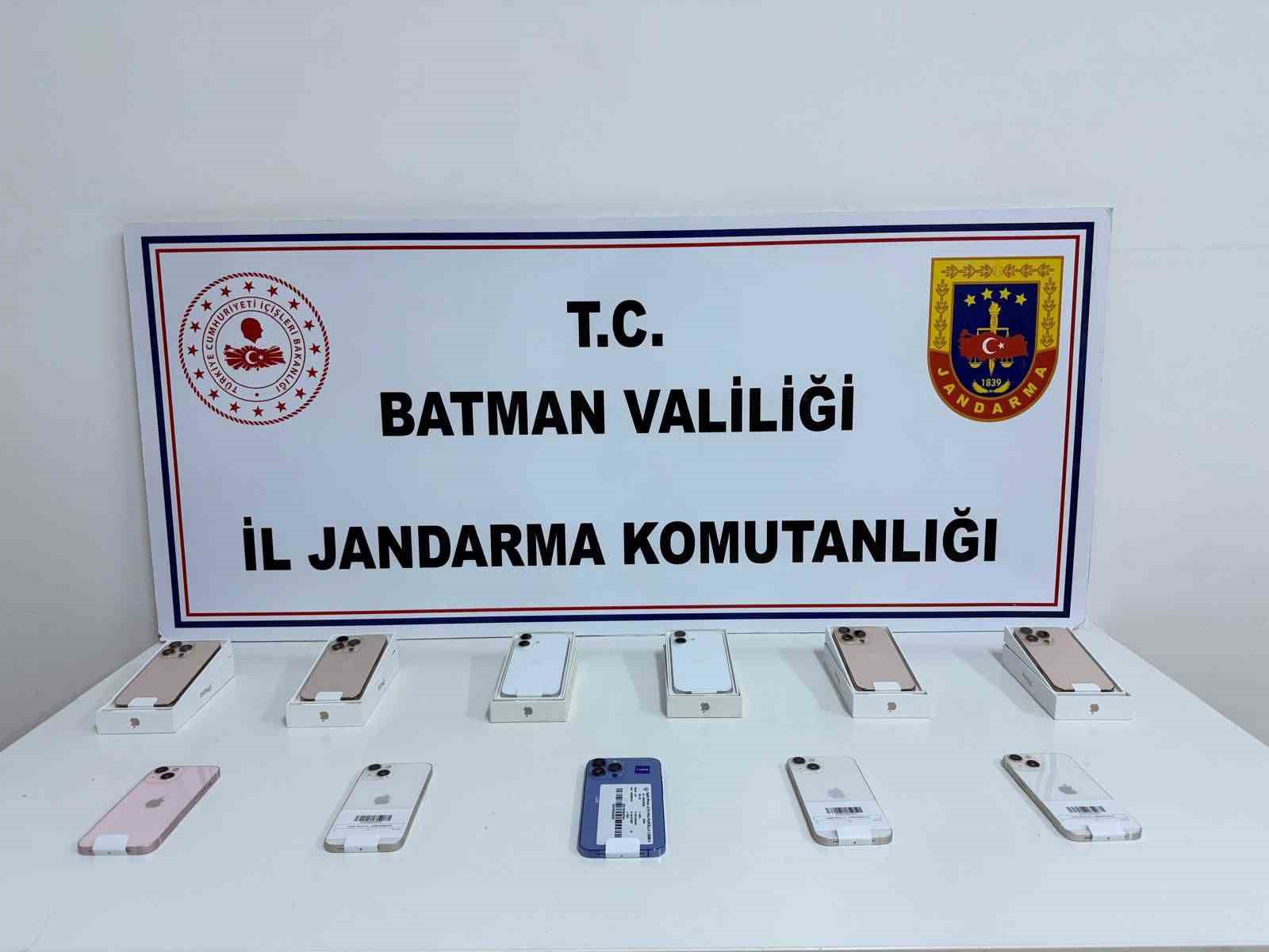 Batman’da takibe alınan şahsın üzerinde bir milyon değerinde kaçak cep telefonu ele geçirildi