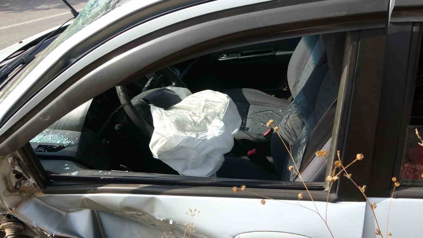 Kocaeli&rsquo;de otomobiller &ccedil;arpıştı: 2&rsquo;si &ccedil;ocuk 8 yaralı
