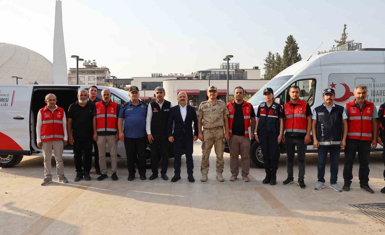 Vali Varol, mobil göç noktası araçlarını inceledi