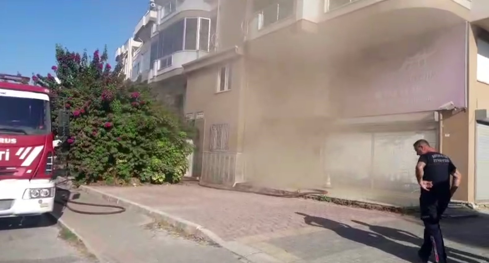 Manavgat’ta iş yeri yangını ucuz atlatıldı