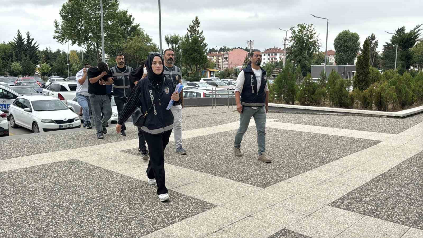 200 bin liralık alkol çaldılar: "Hepsini içtik"