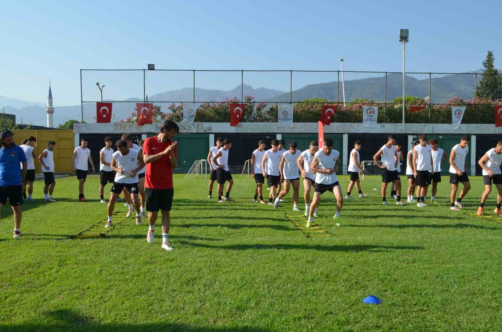 Denizli İdmanyurdu, yeni sezon hazırlıklarına devam ediyor
