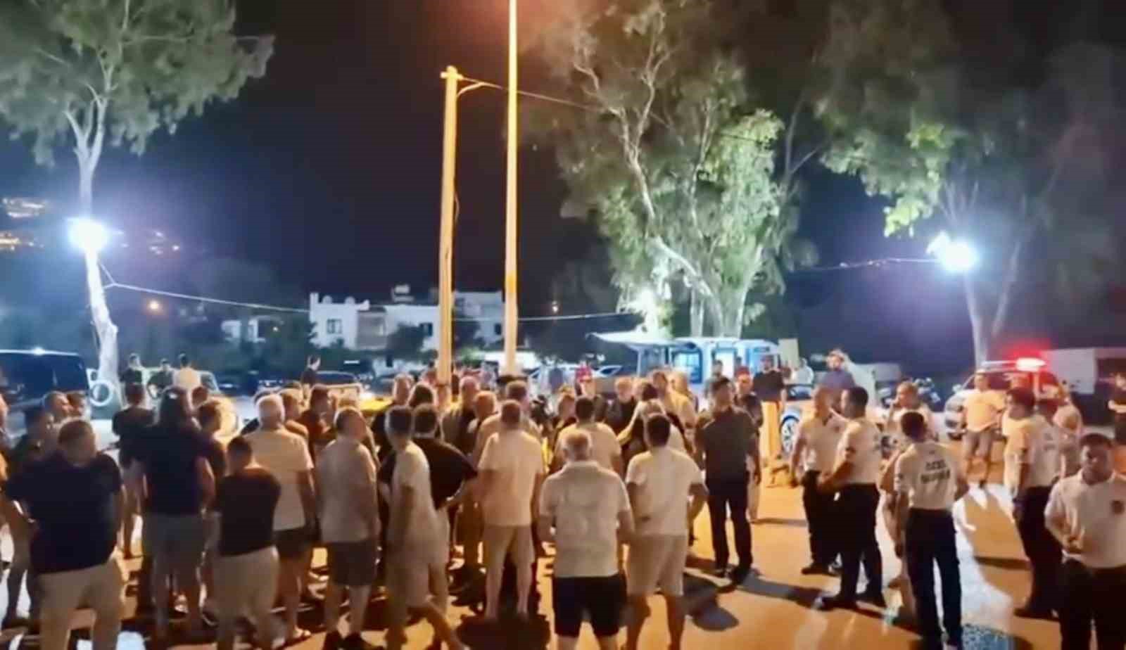 Bodrum’da taksicilerle VIP minibüsçüler birbirine girdi: 150 taksici caddeyi trafiğe kapattı