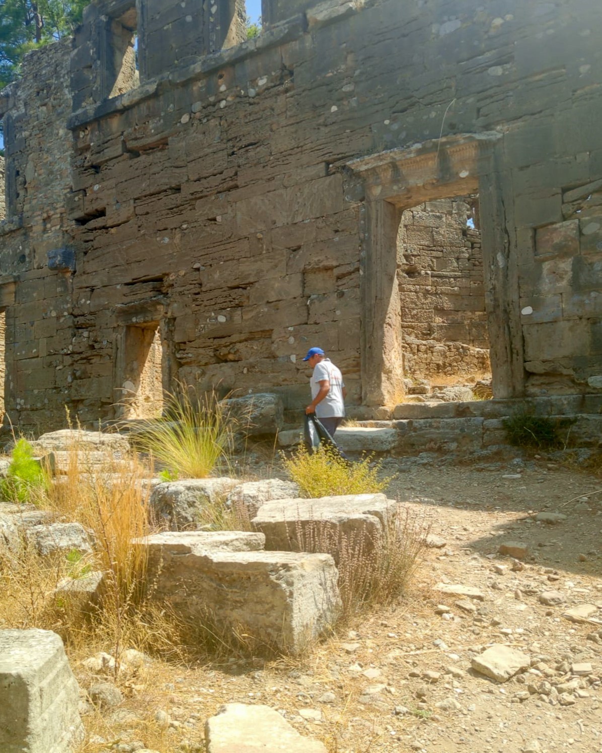 Manavgat Belediyesi&rsquo;nden tarihi b&ouml;lgelerde &ccedil;evre temizliği
