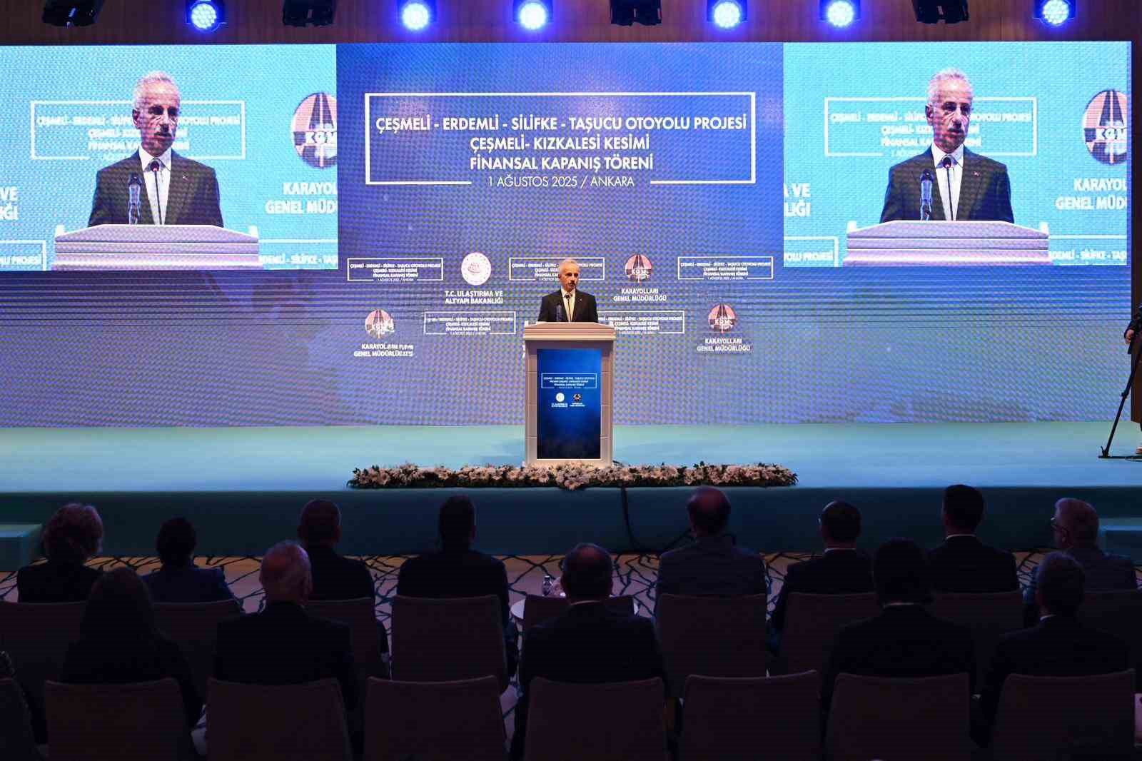 Bakan Uraloğlu: "&Ccedil;eşmeli-Kızkalesi Otoyolumuz tamamlandığında kesintisiz, y&uuml;ksek standartlı ve daha g&uuml;venli bir ulaşım imkanı sağlamış olacağız"
