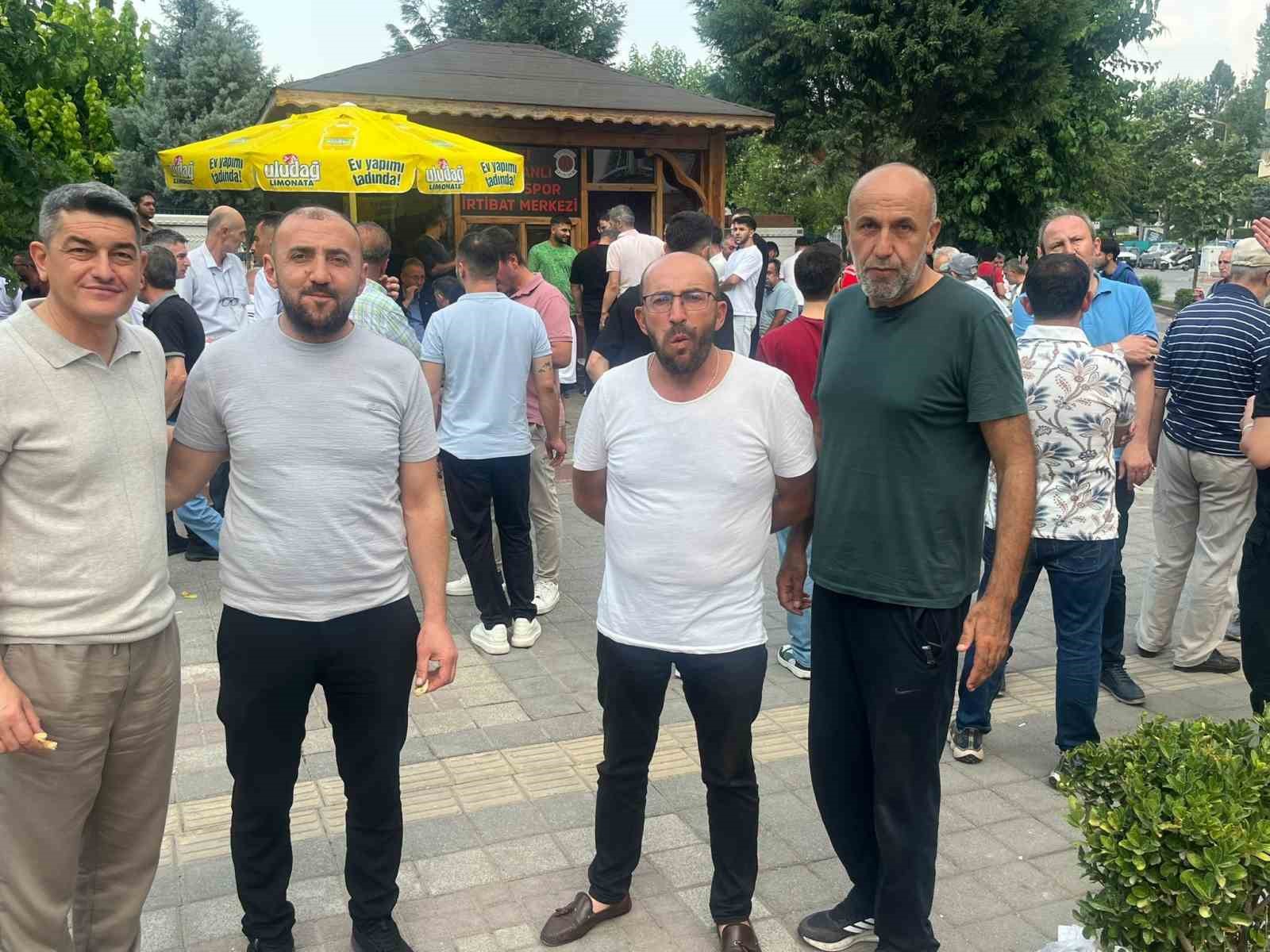 Düzenlenen açılış, kurdele kesilmeden iptal edildi