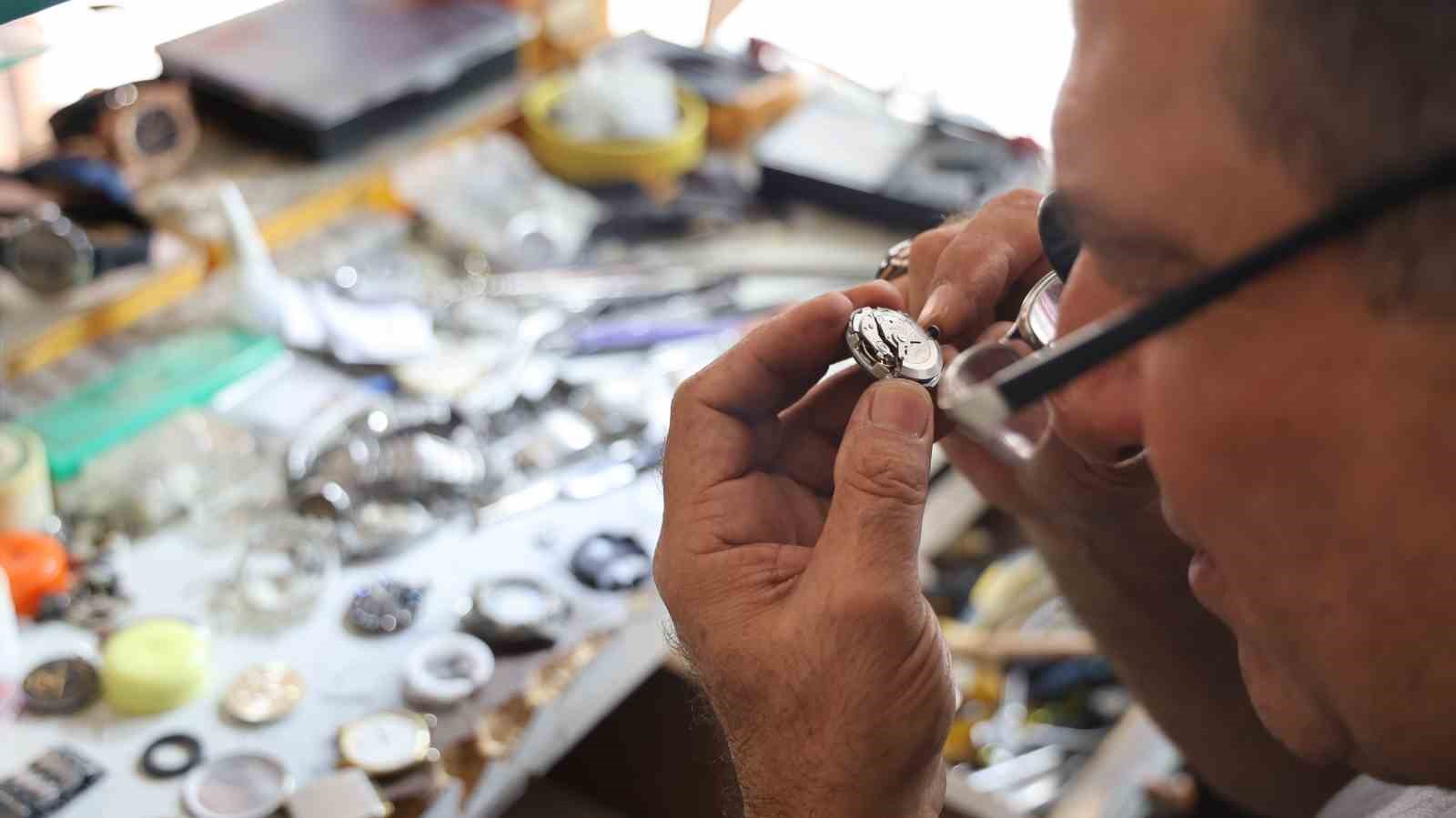 Saat ustaları çıraksız kaldı, meslek tehlikede