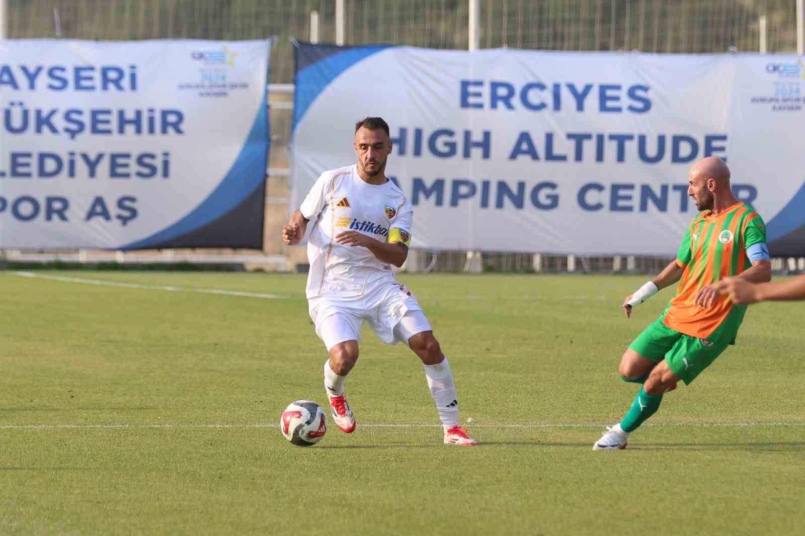 Başkan B&uuml;y&uuml;kkılı&ccedil;; Kayserispor - Alanyaspor hazırlık ma&ccedil;ını izledi
