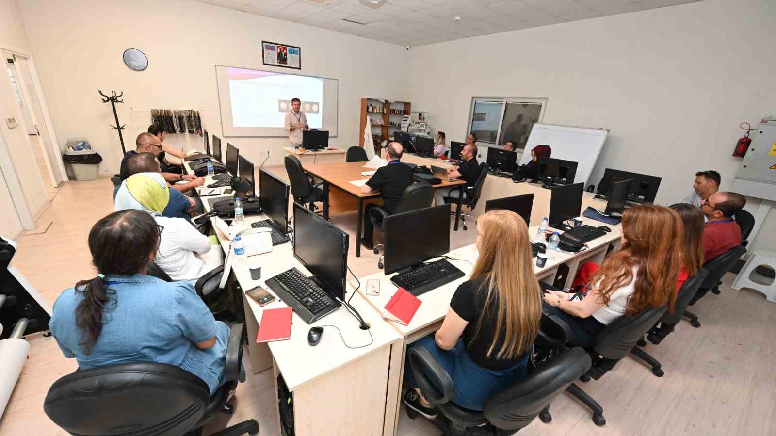 Denizli Tekstil Teknik Merkezi, T&uuml;rkiye&rsquo;ye hitap ediyor
