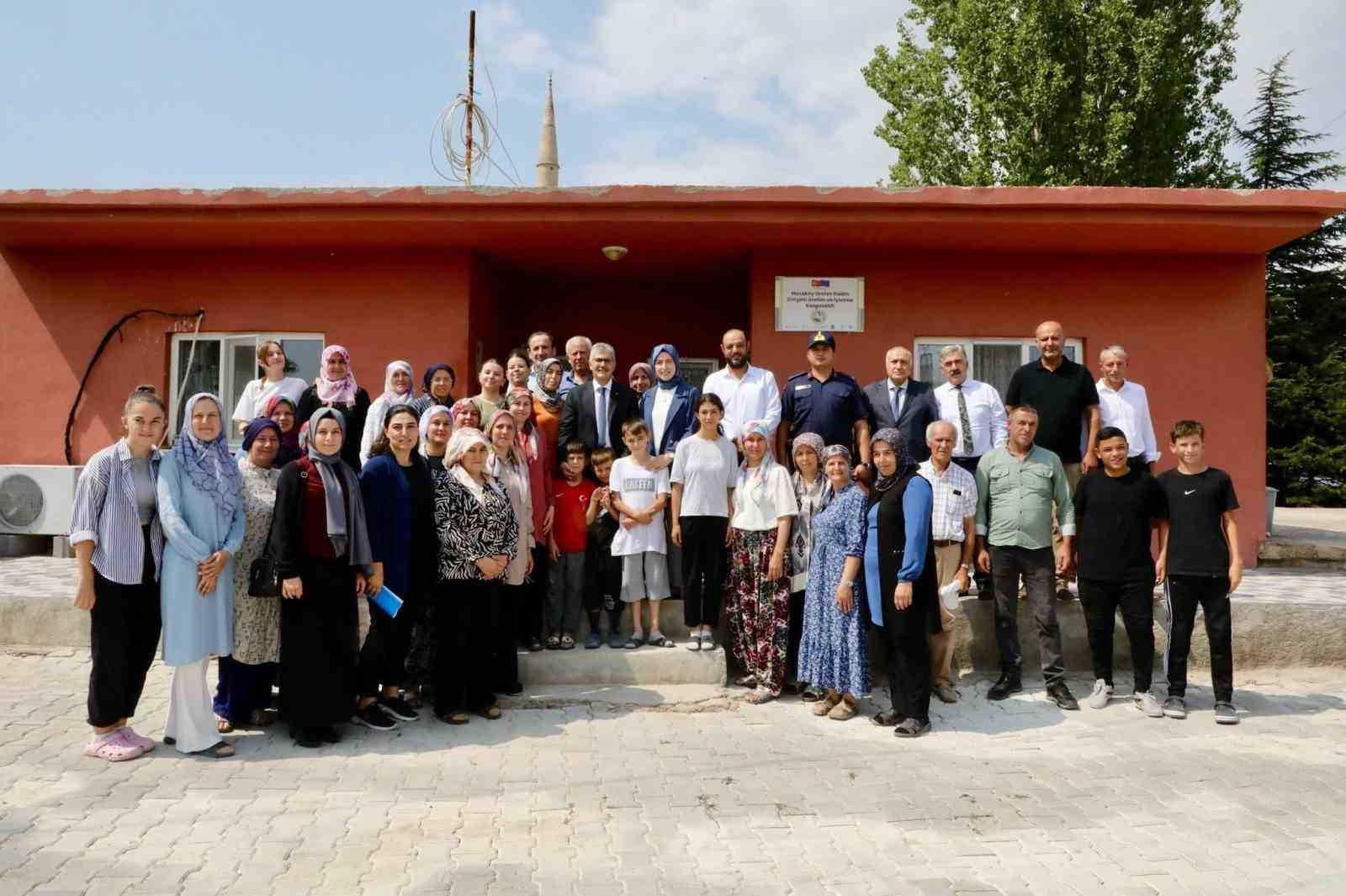 Vali &Ccedil;elik&rsquo;ten Hasak&ouml;y&rsquo;de kadın girişimcilere destek ziyareti
