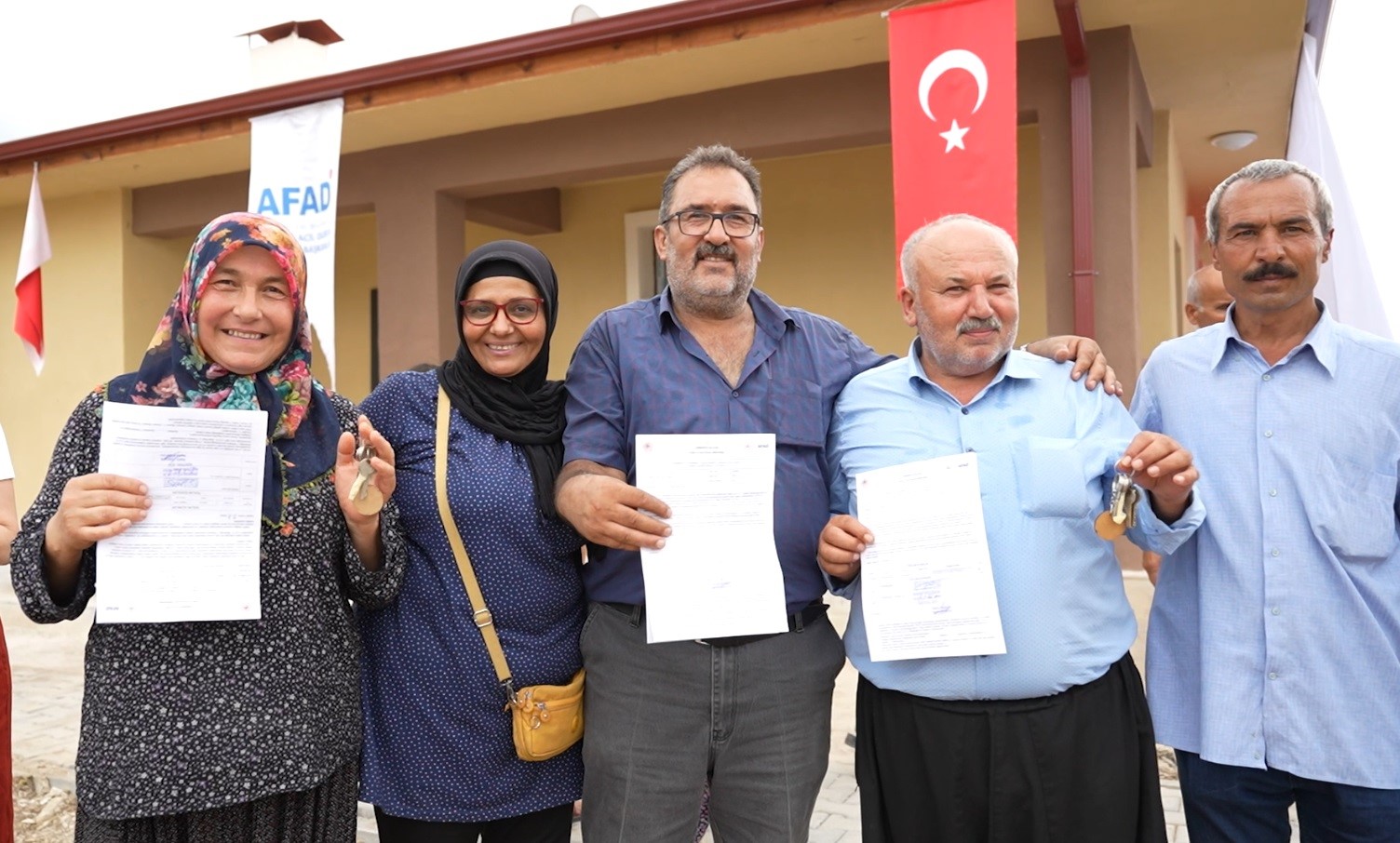 Sumbas’ta yapımı tamamlanan 27 köy evinin anahtar teslimi yapıldı