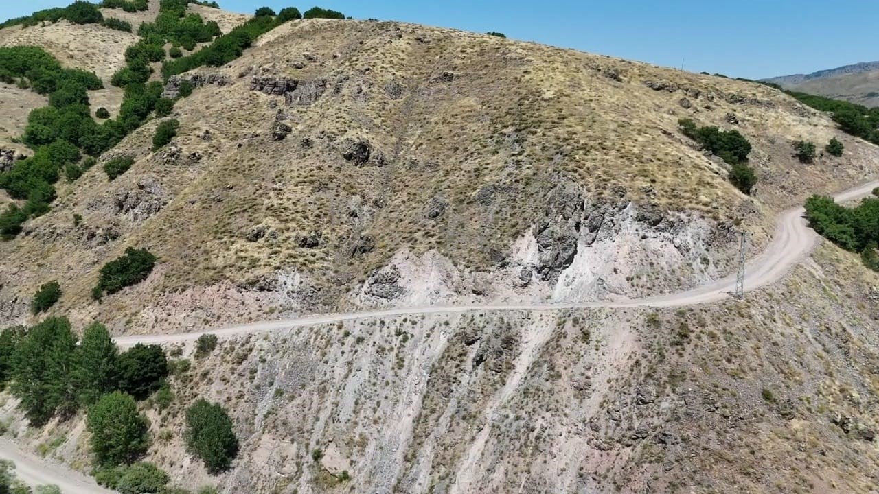 Vatandaşlar yol sorununa &ccedil;&ouml;z&uuml;m istedi
