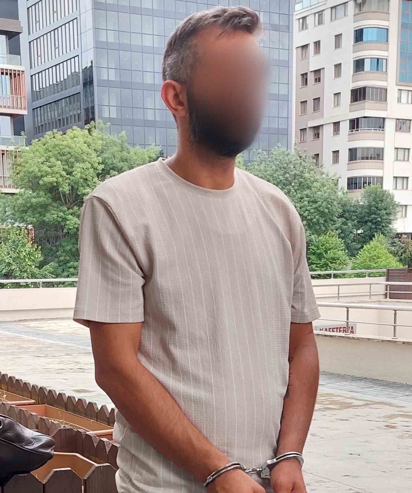 Aldattığını eşine anlatan iş arkadaşını bıçakladı