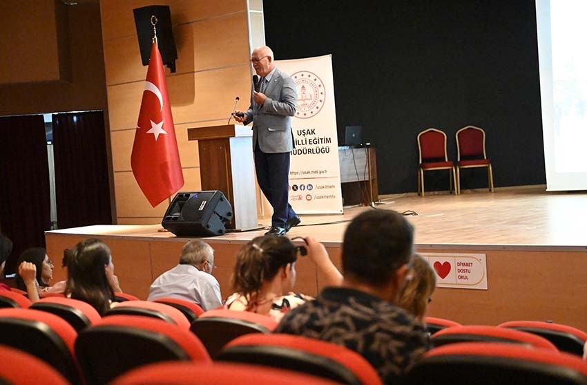 Rekt&ouml;r Savaş, Uşak&rsquo;taki lise y&ouml;neticileriyle bir araya geldi
