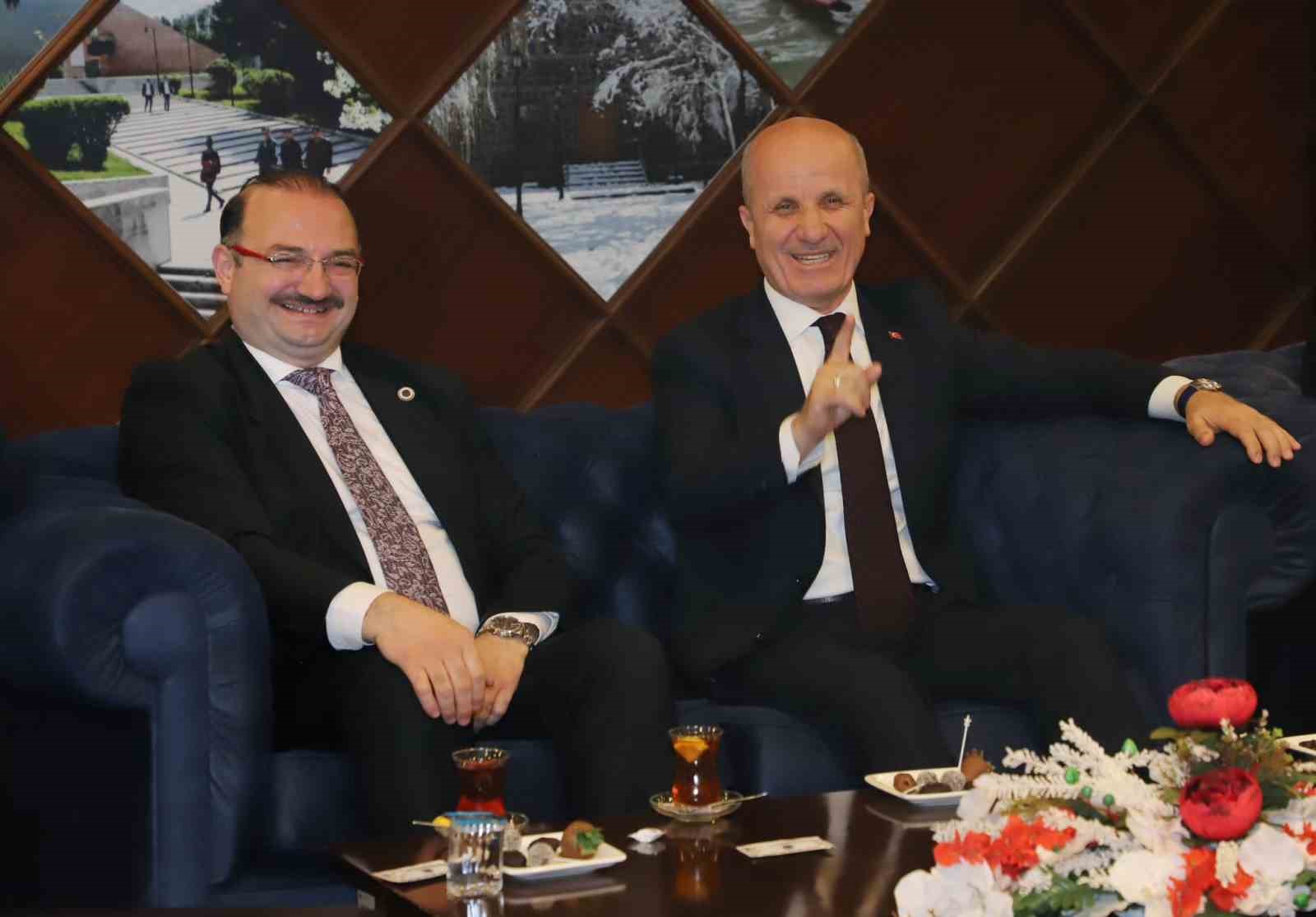 Rekt&ouml;r Hacım&uuml;ft&uuml;oğlu&rsquo;ndan Y&Ouml;K Başkanı &Ouml;zvar&rsquo;ın ikinci d&ouml;nemi i&ccedil;in tebrik mesajı
