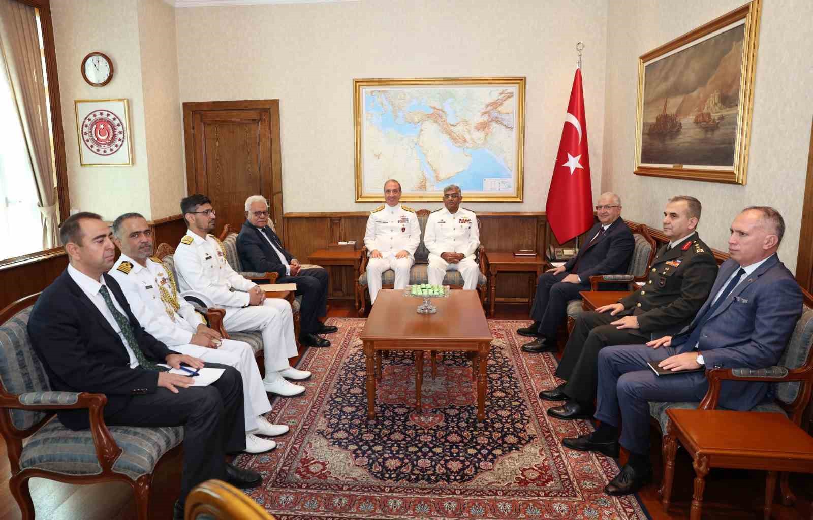 Bakan G&uuml;ler, Pakistan Deniz Kuvvetleri Komutanı Oramiral Naveed Ashraf&rsquo;ı kabul etti
