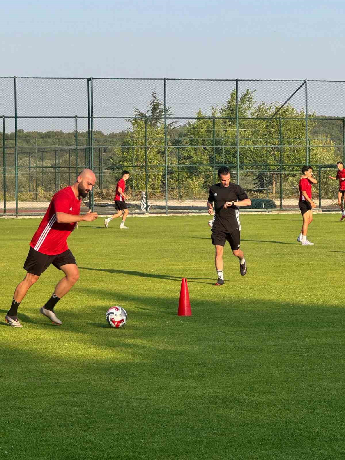 Anadolu &Uuml;niversitesi futbol takımı Kızılcahamam&rsquo;da kampa girdi
