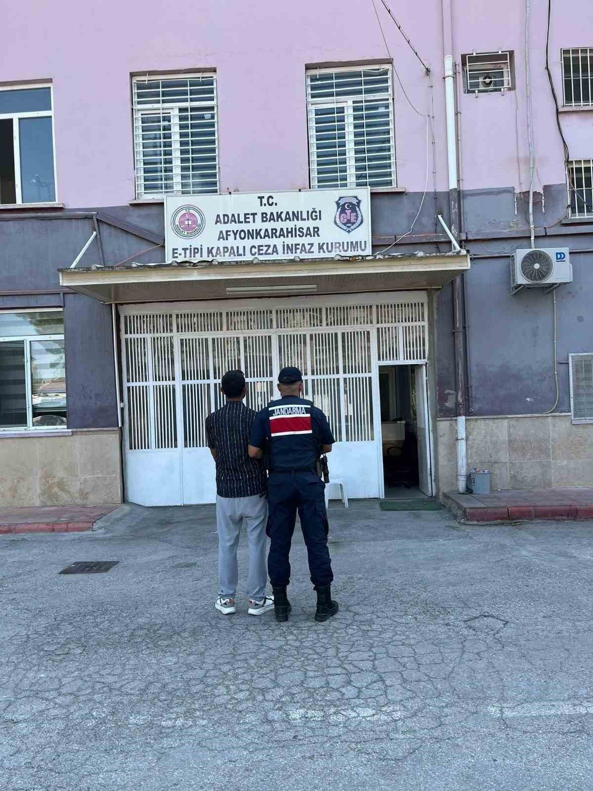 Kasten öldürme suçundan aran şahsı jandarma yakaladı