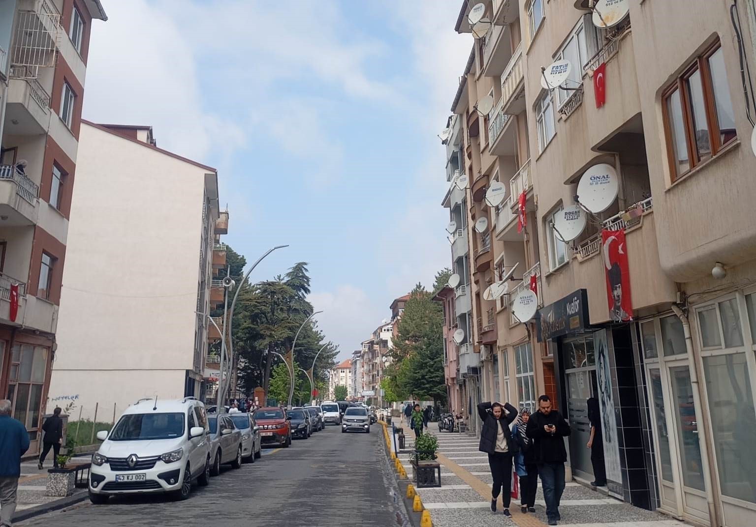 Simav’da peş peşe depremler korkuttu